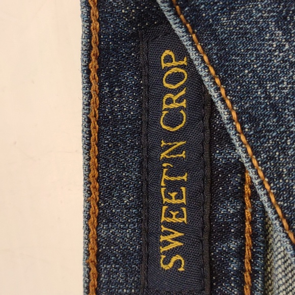 Lucky Brand Sweet'N Crop 5 Pocket Stretch Distressed Low Rise Crop Blue Jeans 4 - Picture 12 of 16